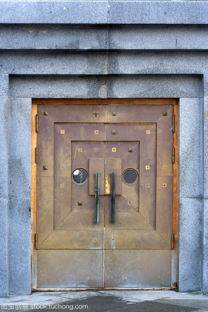 鑄鋁門(mén) 金屬門(mén)中的藝術(shù)與守護(hù)者